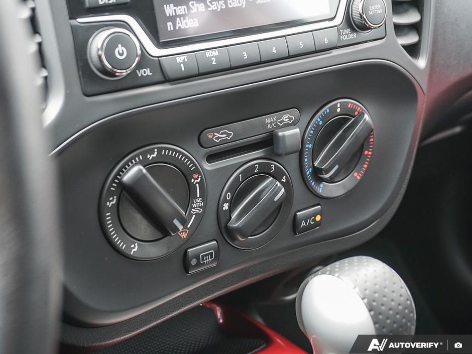 2016 Nissan Juke SV AWD // ULTRA LOW KMS-14