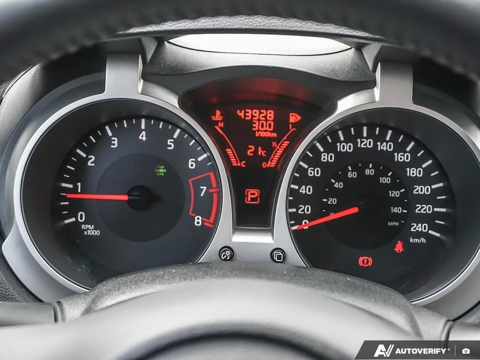 2016 Nissan Juke SV AWD // ULTRA LOW KMS-9
