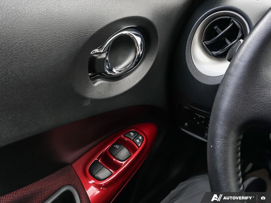 2016 Nissan Juke SV AWD // ULTRA LOW KMS-12