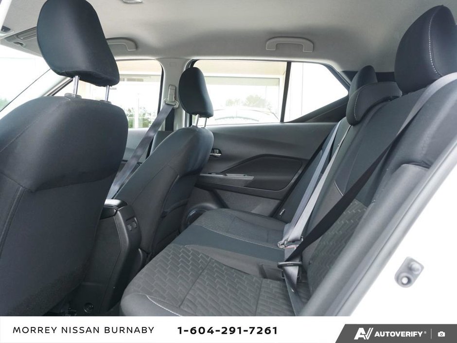 2025 Nissan Kicks Play SV CVT // 2.99% FINANCING-13