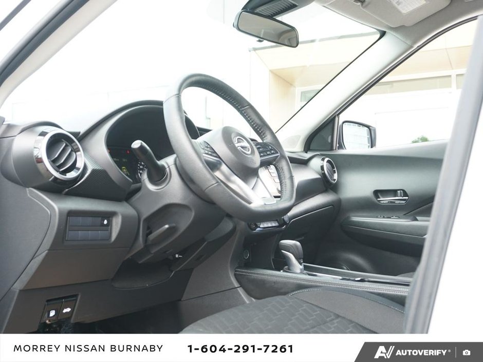 2025 Nissan Kicks Play SV CVT // 2.99% FINANCING-15