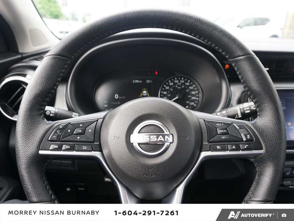 2025 Nissan Kicks Play SV CVT // 2.99% FINANCING-16