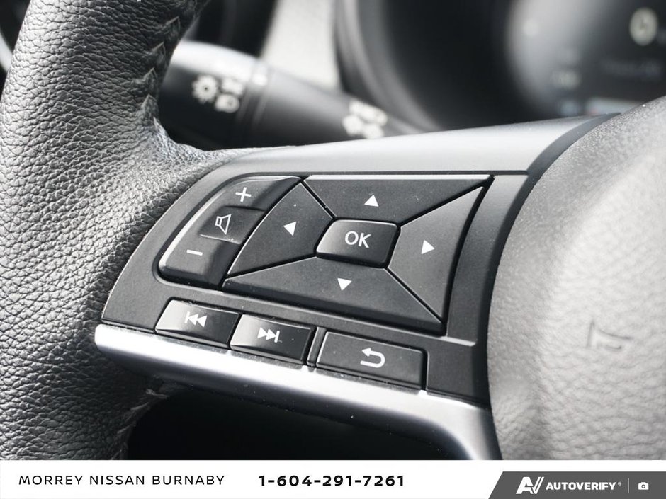 2025 Nissan Kicks Play SV CVT // 2.99% FINANCING-19