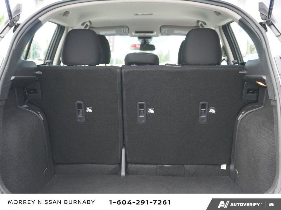 2025 Nissan Kicks Play SV CVT // 2.99% FINANCING-12