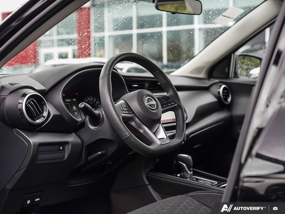 2025 Nissan Kicks Play SV // NO ACCIDENTS-5