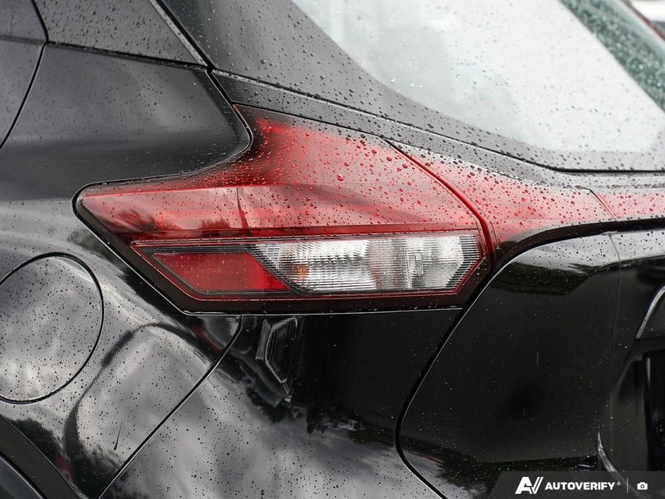 2025 Nissan Kicks Play SV // NO ACCIDENTS-26