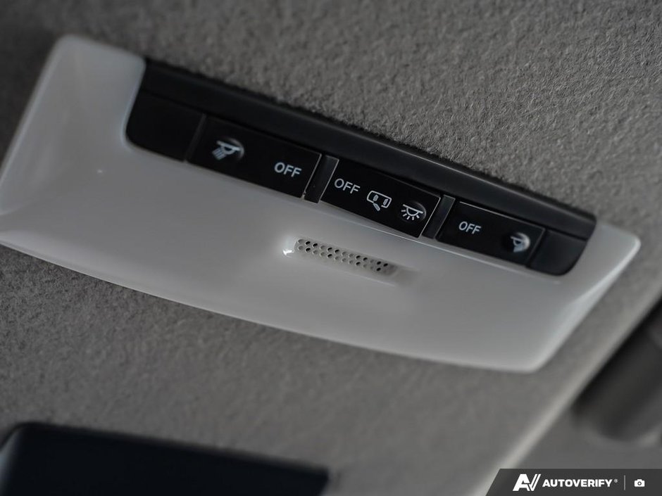 2025 Nissan Kicks Play SV // NO ACCIDENTS-14