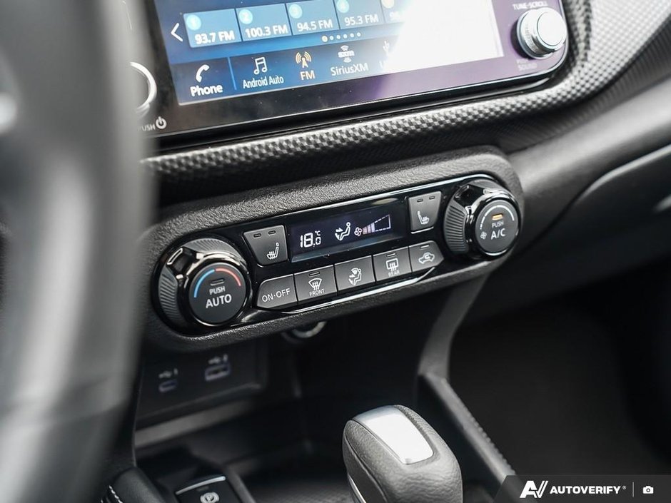 2025 Nissan Kicks Play SV // NO ACCIDENTS-12