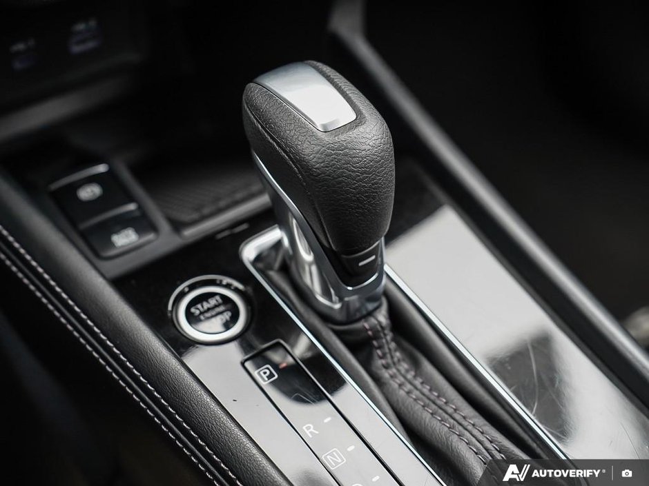 2025 Nissan Kicks Play SV // NO ACCIDENTS-11