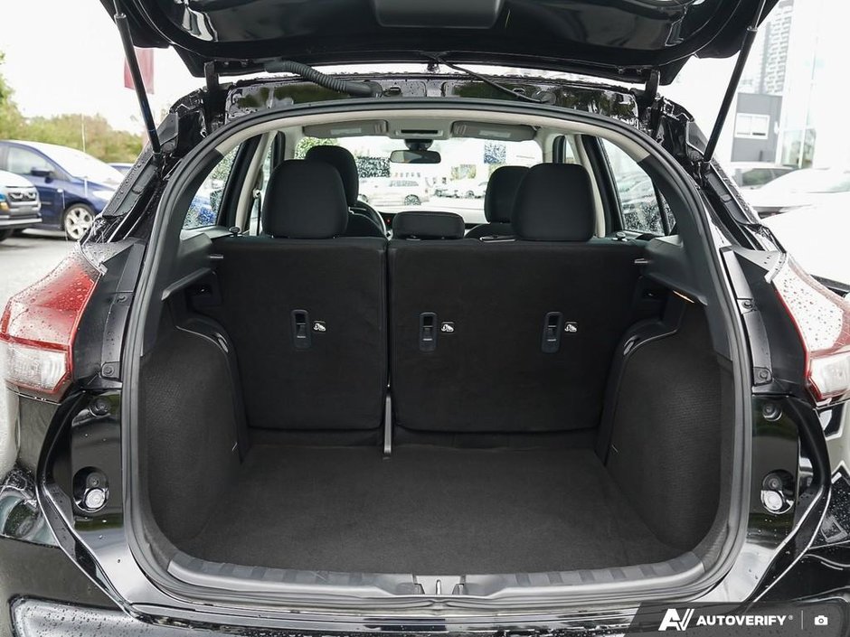 2025 Nissan Kicks Play SV // NO ACCIDENTS-25