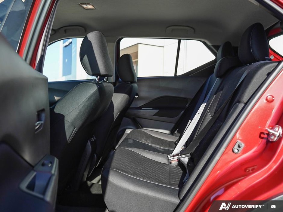 2025 Nissan Kicks Play SV // NO ACCIDENTS-16