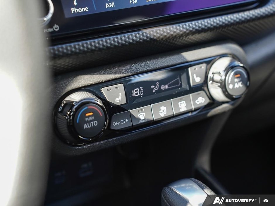 2025 Nissan Kicks Play SV // NO ACCIDENTS-12