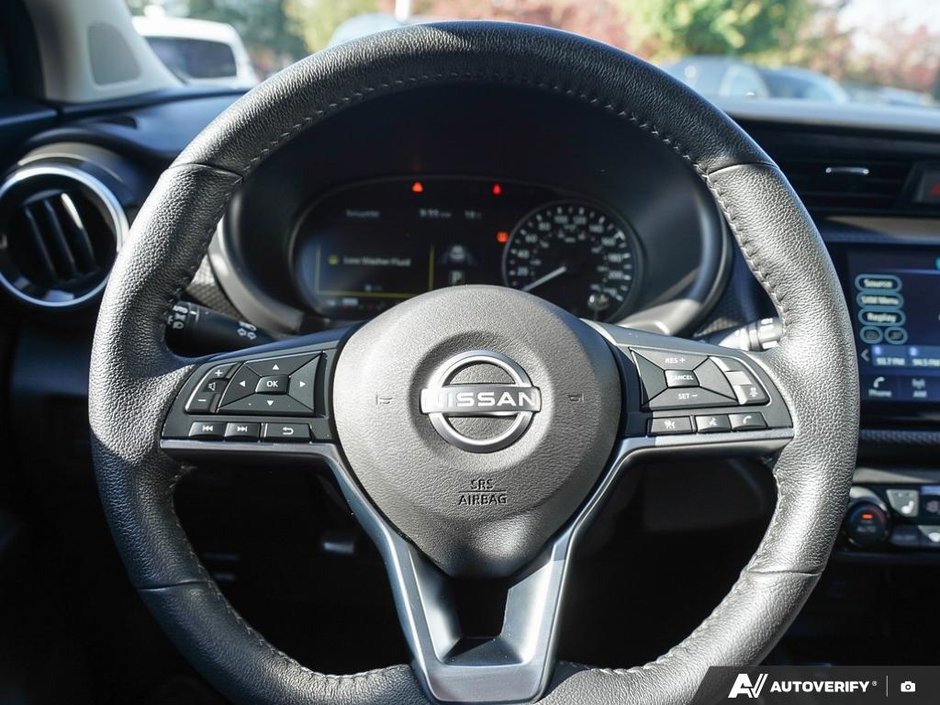 2025 Nissan Kicks Play SV // NO ACCIDENTS-6