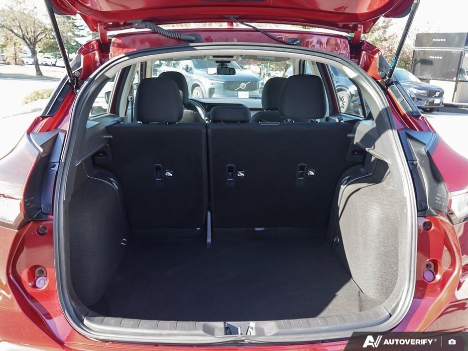 2025 Nissan Kicks Play SV // NO ACCIDENTS-25