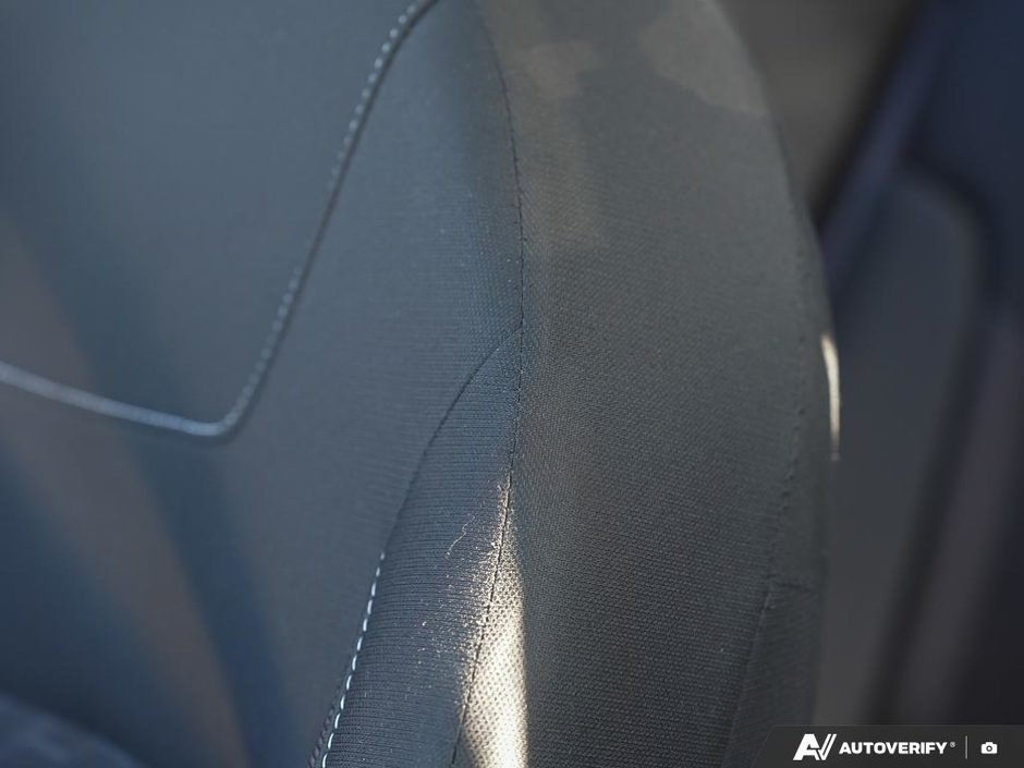 2025 Nissan Kicks Play SV // NO ACCIDENTS-15