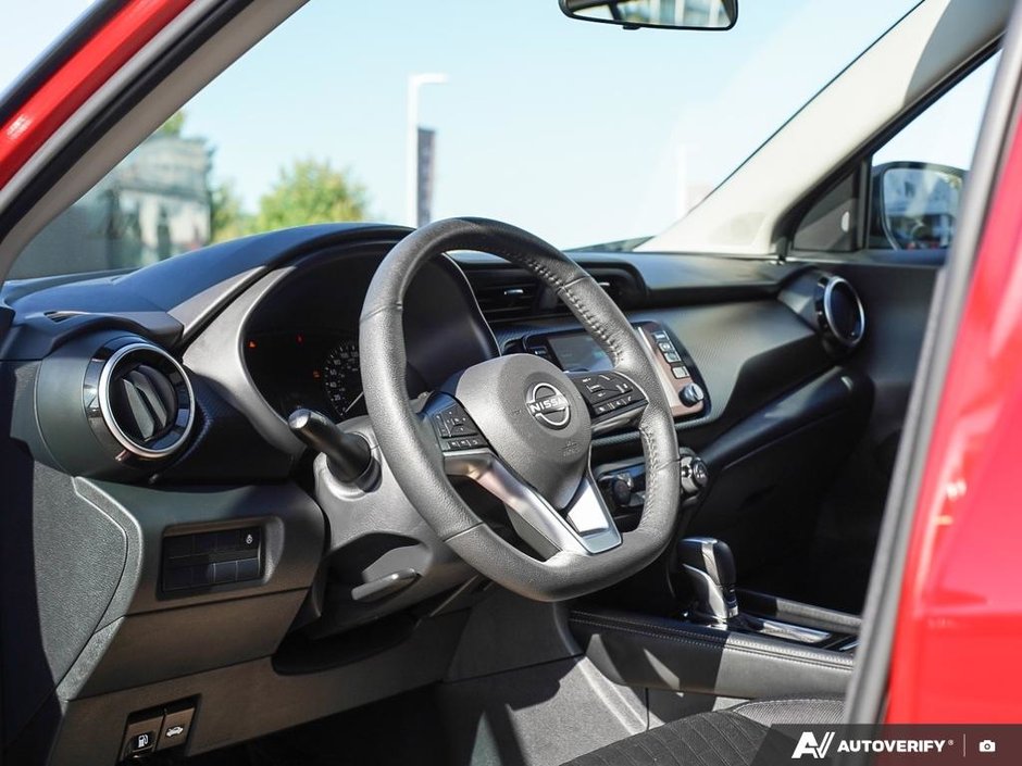 2025 Nissan Kicks Play SV // NO ACCIDENTS-5