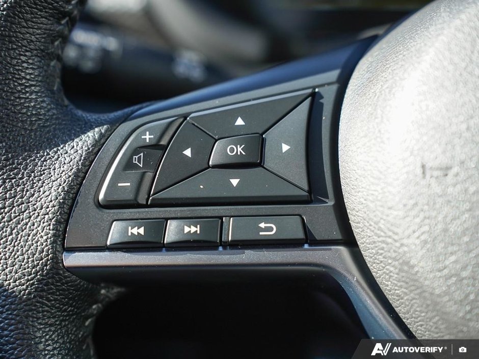 2025 Nissan Kicks Play SV // NO ACCIDENTS-10