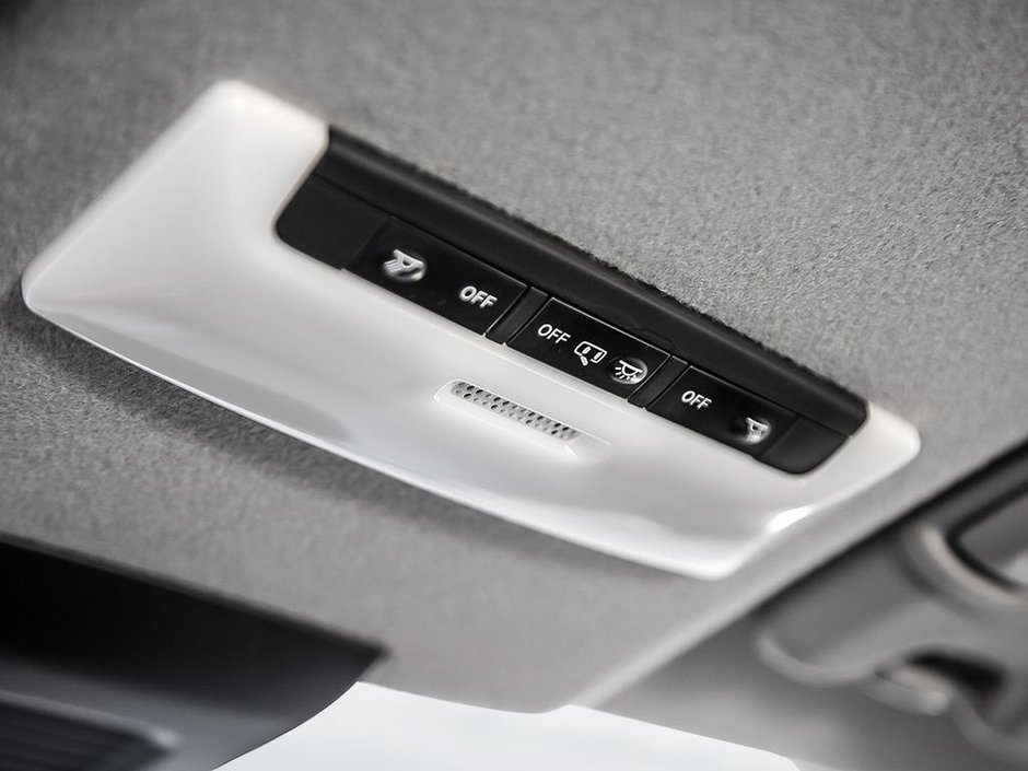 2023 Nissan Kicks S-18