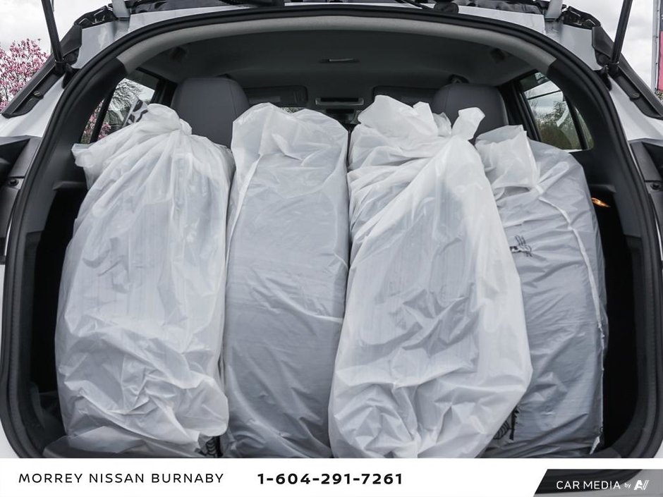 2023 Nissan Kicks SR CVT + ULTRA LOW KMS-12