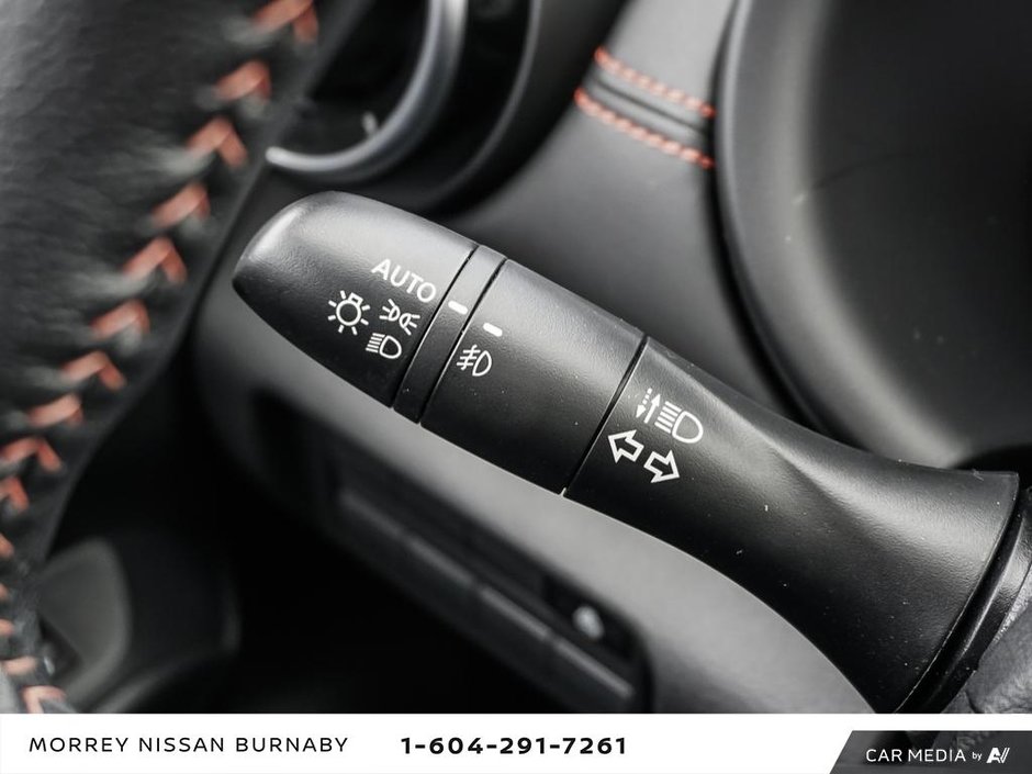 2023 Nissan Kicks SR CVT + ULTRA LOW KMS-17