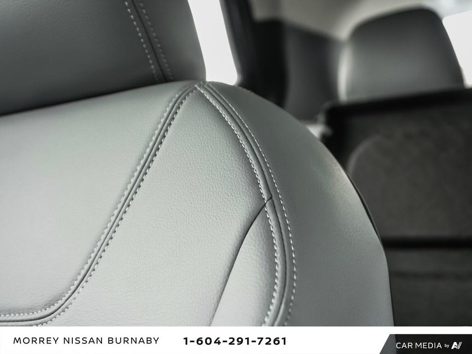 2023 Nissan Kicks SR CVT + ULTRA LOW KMS-24