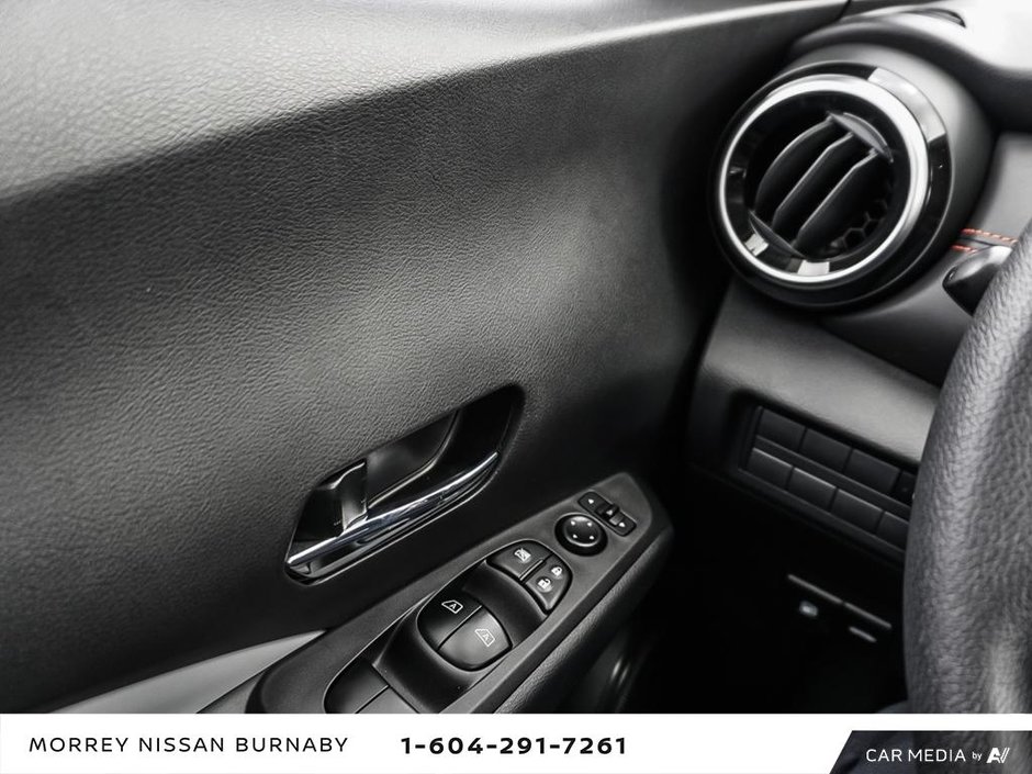 2023 Nissan Kicks SR CVT + ULTRA LOW KMS-19