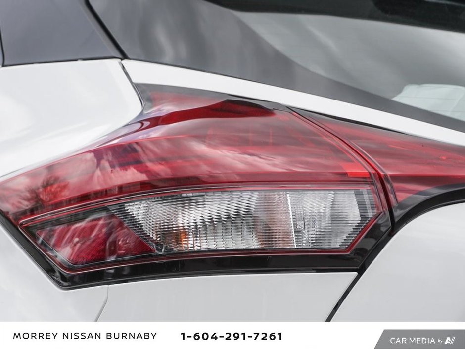 2023 Nissan Kicks SR CVT + ULTRA LOW KMS-11