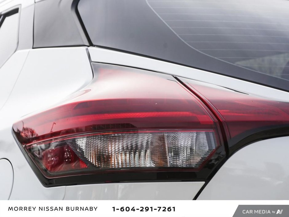 2023 Nissan Kicks SV CVT + ULTRA LOW KMS-11