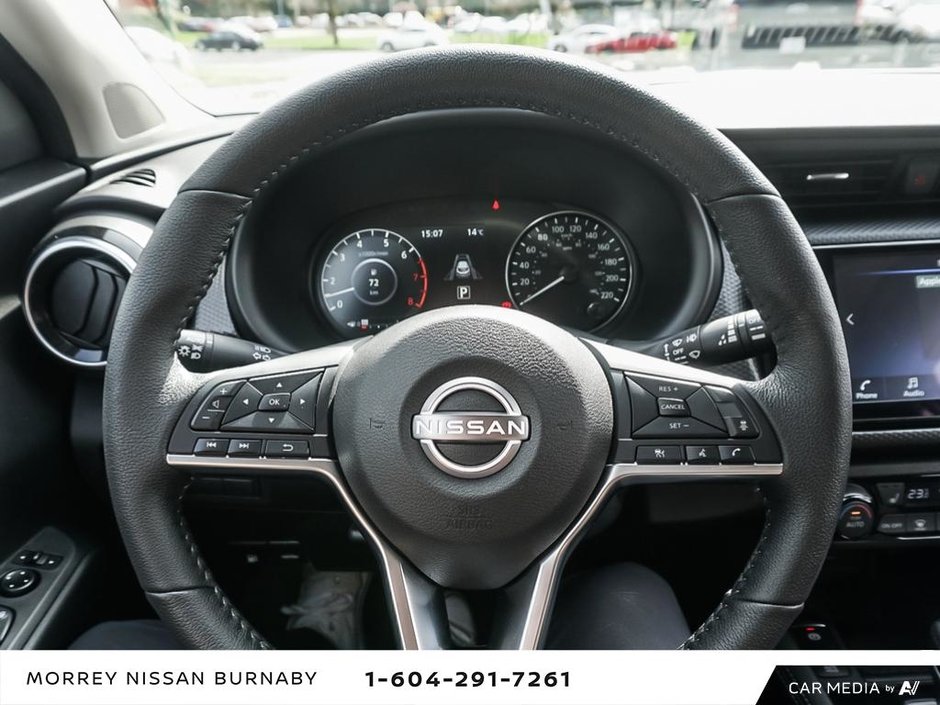 2023 Nissan Kicks SV CVT + ULTRA LOW KMS-16