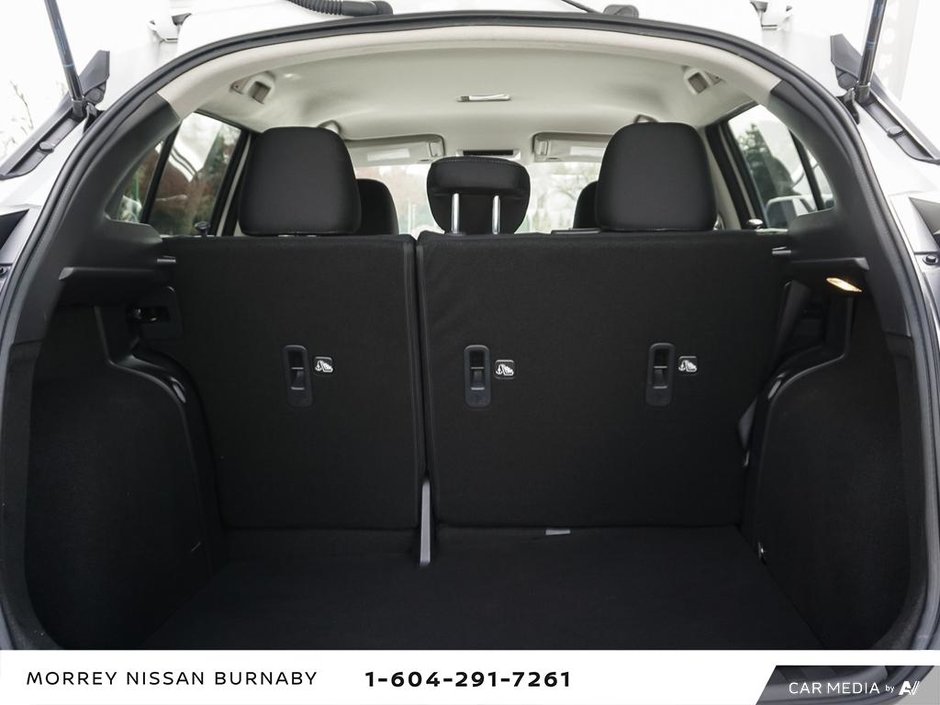 2023 Nissan Kicks SV CVT + ULTRA LOW KMS-12