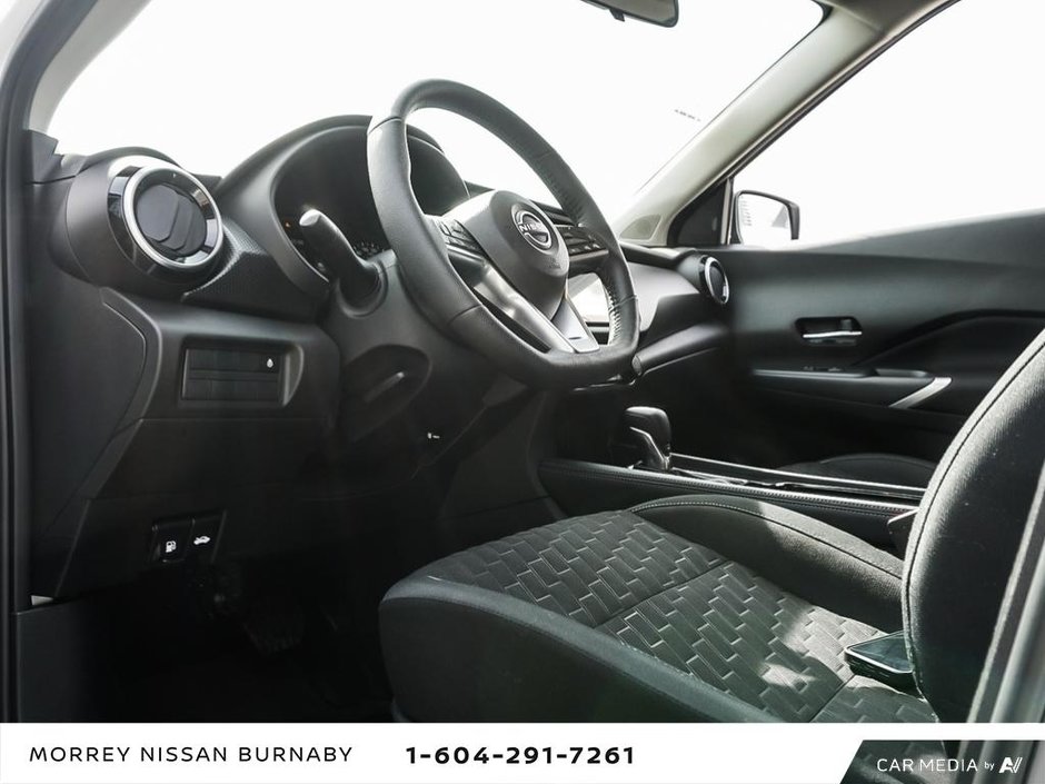 2023 Nissan Kicks SV CVT + ULTRA LOW KMS-15