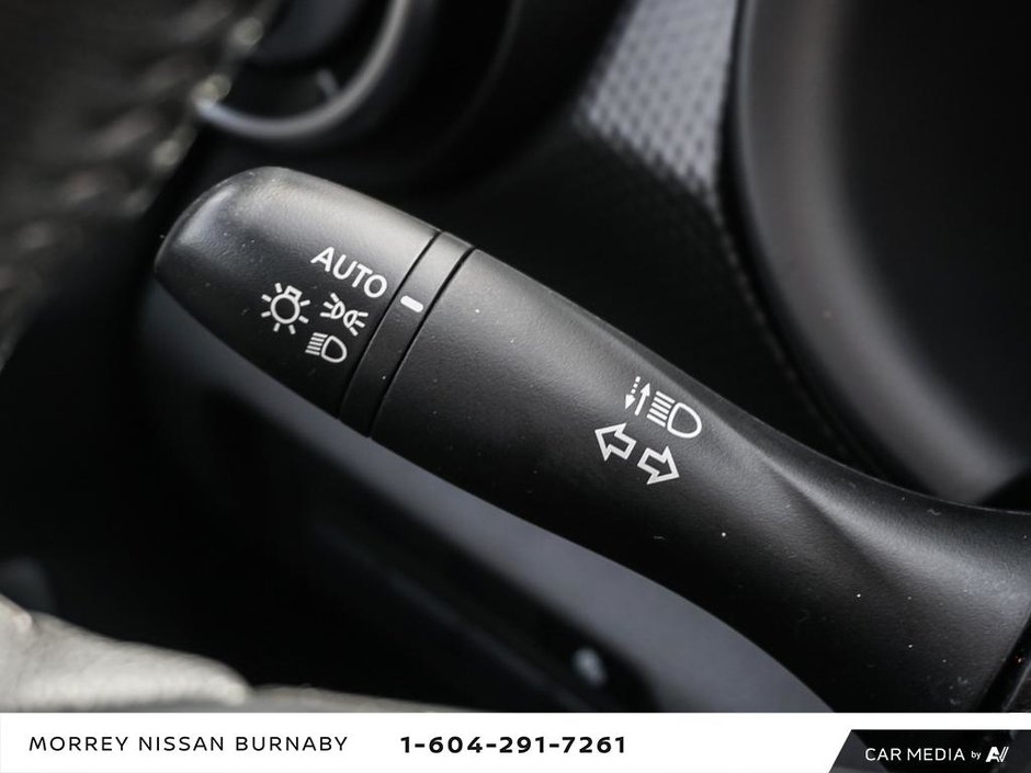 2023 Nissan Kicks SV CVT + ULTRA LOW KMS-18