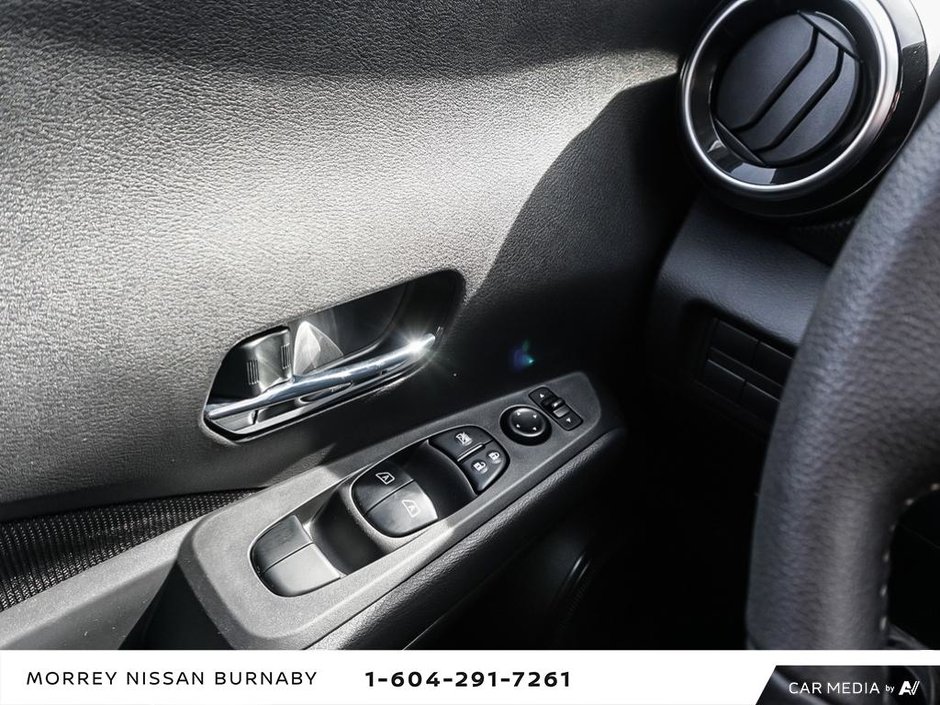 2023 Nissan Kicks SV CVT + ULTRA LOW KMS-20