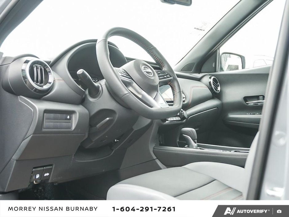 2023 Nissan Kicks SR CVT-15