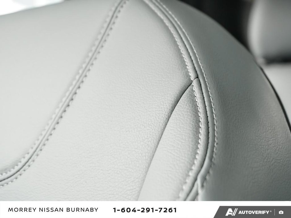 2023 Nissan Kicks SR CVT-25