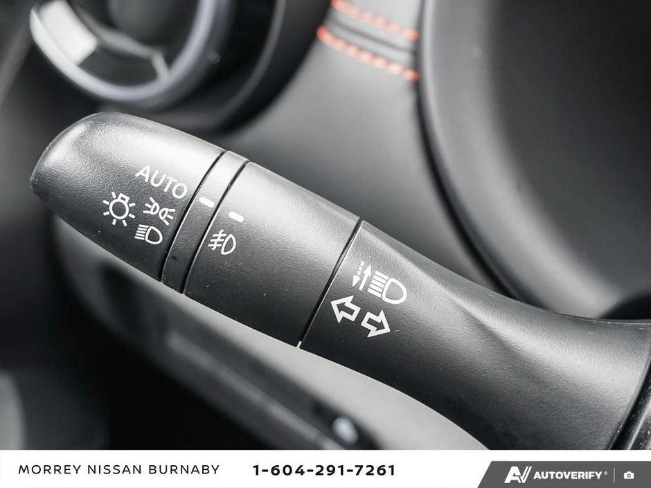 2023 Nissan Kicks SR CVT-18