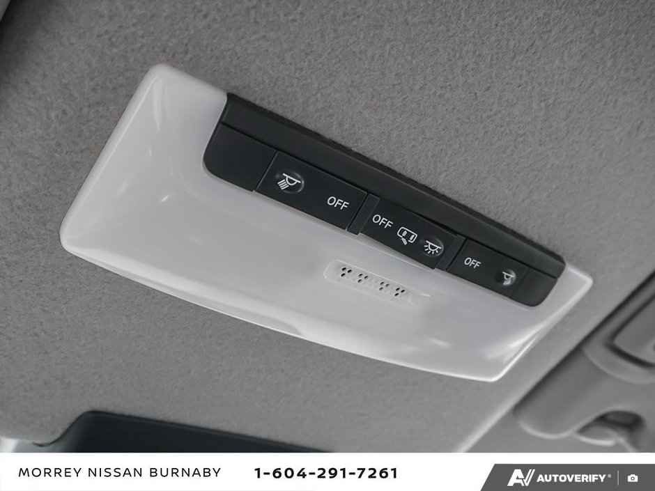 2023 Nissan Kicks SR CVT-24