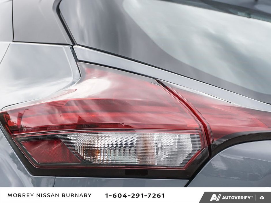 2023 Nissan Kicks SR CVT-11