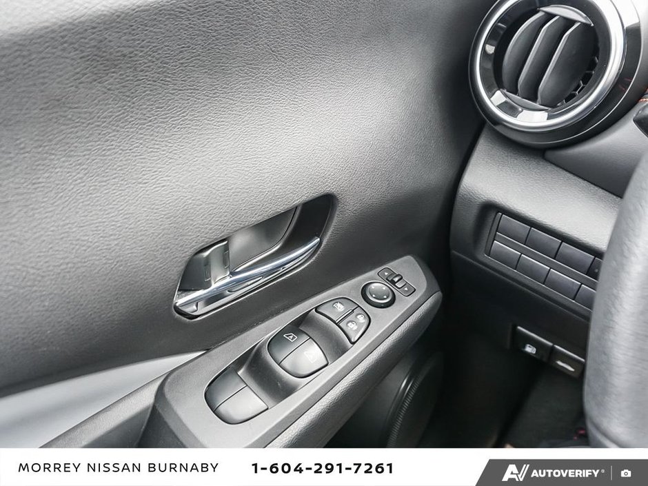 2023 Nissan Kicks SR CVT-20