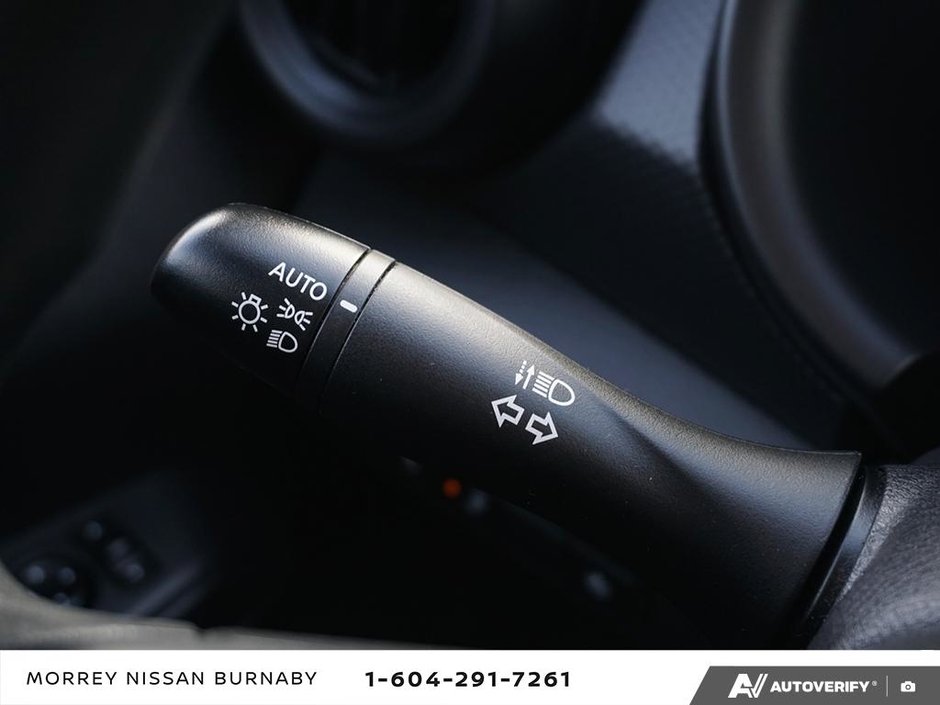 2023 Nissan Kicks S CVT // 2.99% FINANCING-18