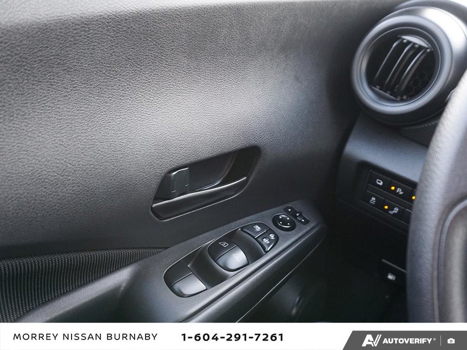 2023 Nissan Kicks S CVT // 2.99% FINANCING-21