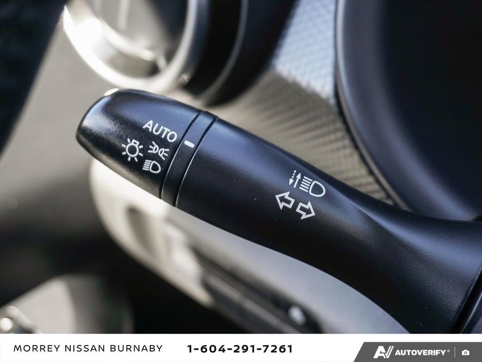 2023 Nissan Kicks SV CVT // 2.99% FINANCING-18