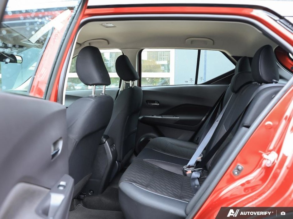 2023 Nissan Kicks SV CVT // 2.99% FINANCING-16