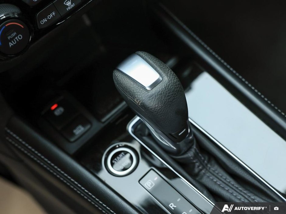 2023 Nissan Kicks SV CVT // 2.99% FINANCING-11