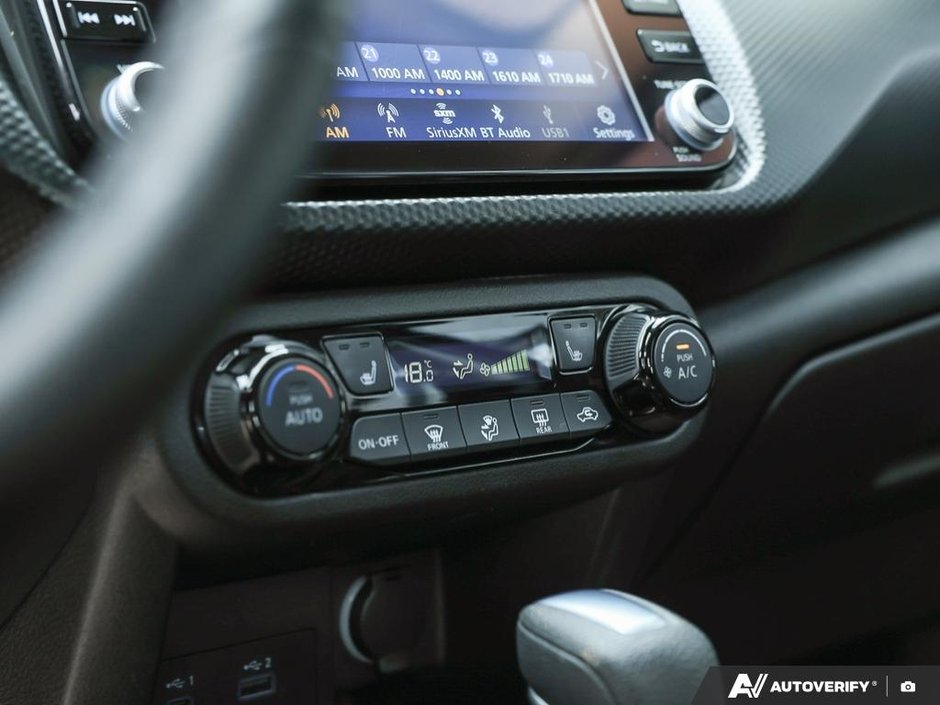 2023 Nissan Kicks SV CVT // 2.99% FINANCING-12