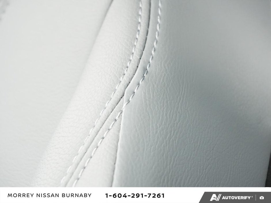 2023 Nissan Kicks SR // 2.99% FINANCING-25