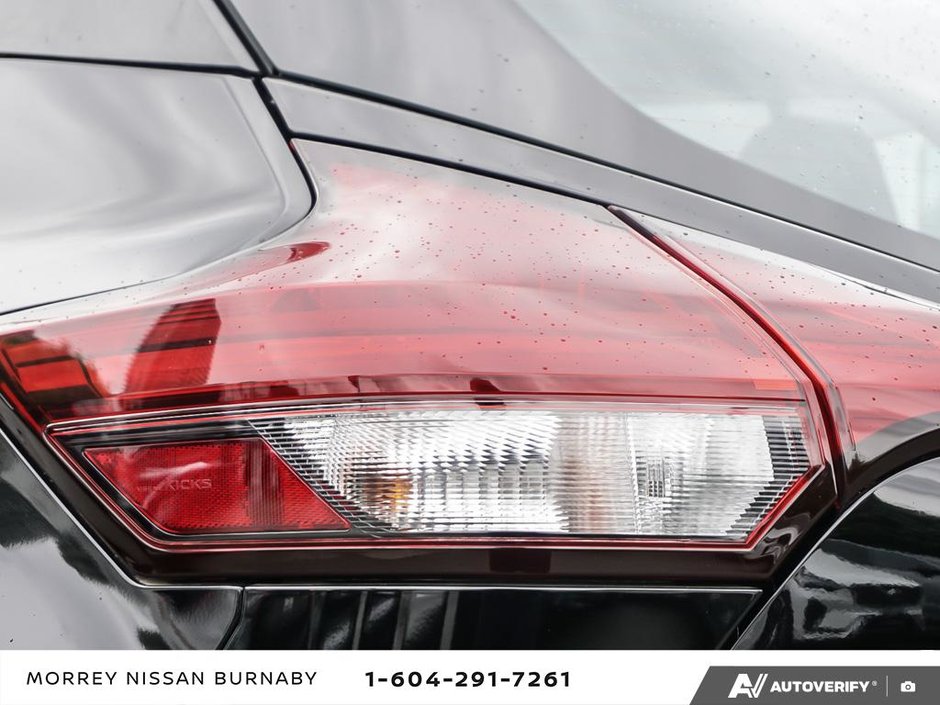 2023 Nissan Kicks SR // 2.99% FINANCING-11