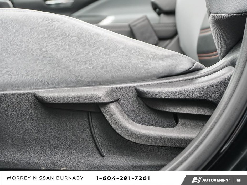 2023 Nissan Kicks SR // 2.99% FINANCING-27