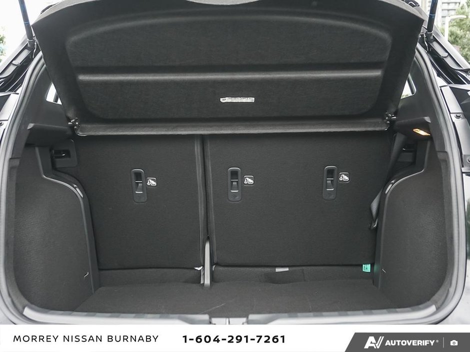 2023 Nissan Kicks SR // 2.99% FINANCING-12
