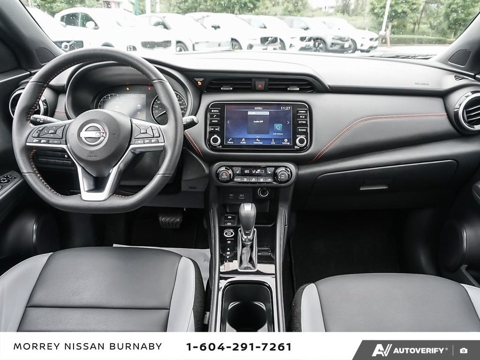 2023 Nissan Kicks SR // 2.99% FINANCING-14
